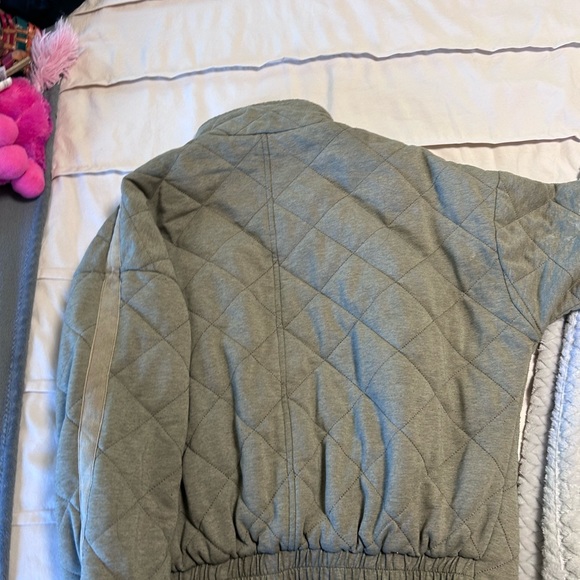 Olive green jacket! - Picture 3 of 3